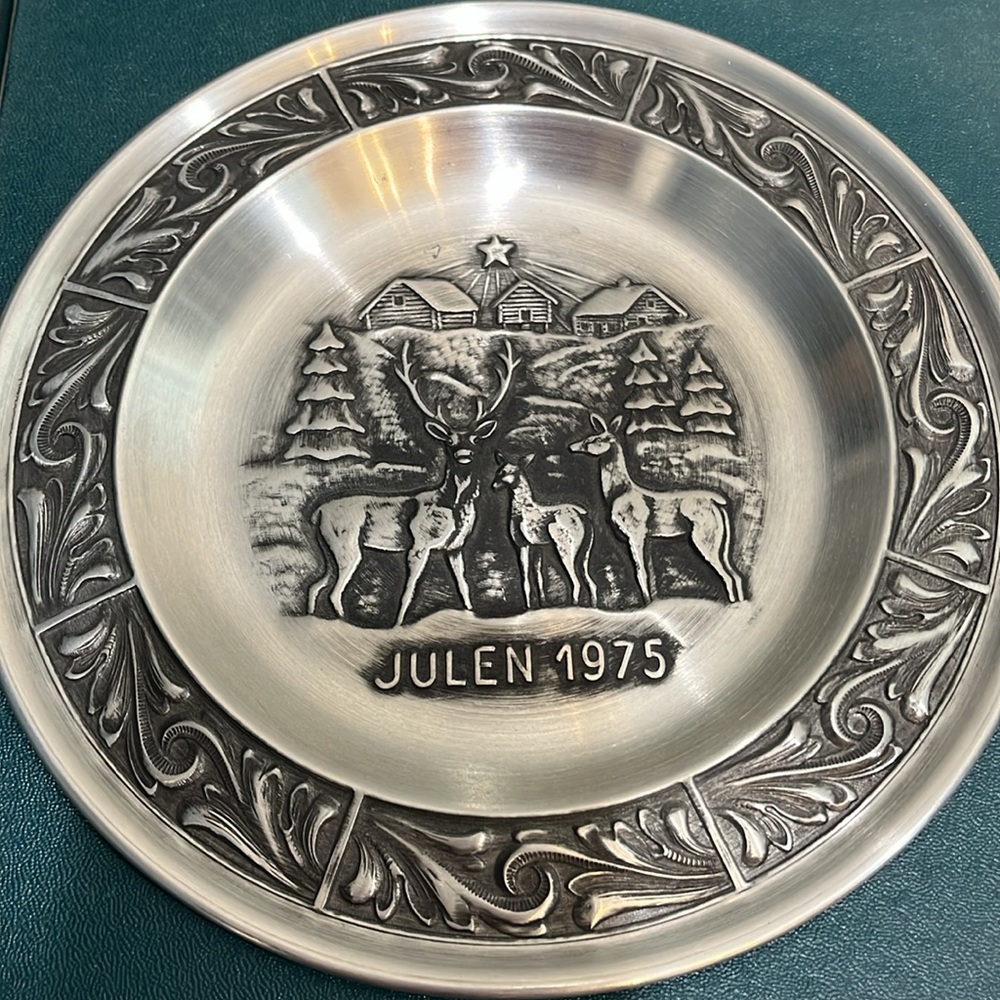 Henrikson 1975 Norwegian Pewter Christmas Plate